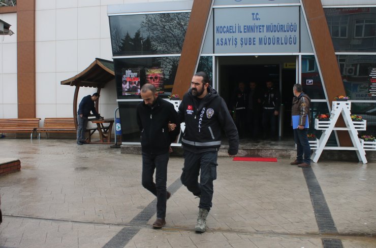 Çaldıkları akaryakıtı piyasaya düşük fiyattan verdikleri iddiasıyla gözaltına alınan 5 kişi tutuklandı.