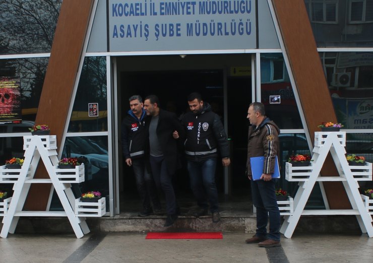 Çaldıkları akaryakıtı piyasaya düşük fiyattan verdikleri iddiasıyla gözaltına alınan 5 kişi tutuklandı.