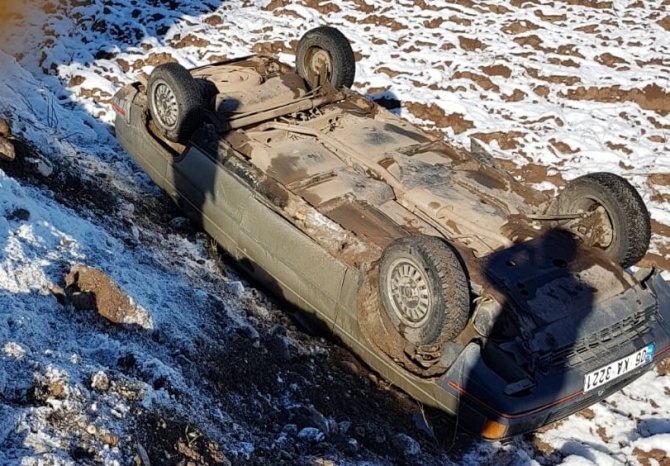 Çorum'un Sungurlu ilçesinde meydana gelen trafik kazasında 2 kişi yaralandı.