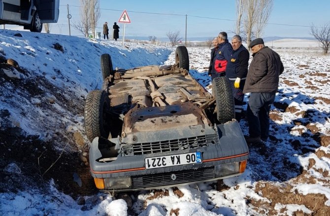 Çorum'un Sungurlu ilçesinde meydana gelen trafik kazasında 2 kişi yaralandı.
