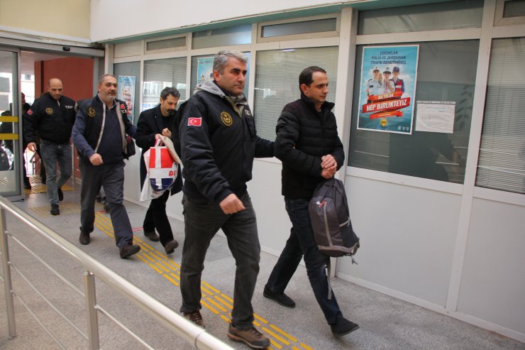FETÖ şüphelilerini yurt dışına kaçıran şebekeye operasyon "gözaltına alınan 6 kişiden 2'si tutuklandı"