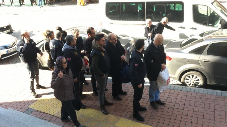 FETÖ şüphelilerini yurt dışına kaçıran şebekeye operasyon "gözaltına alınan 6 kişiden 2'si tutuklandı"