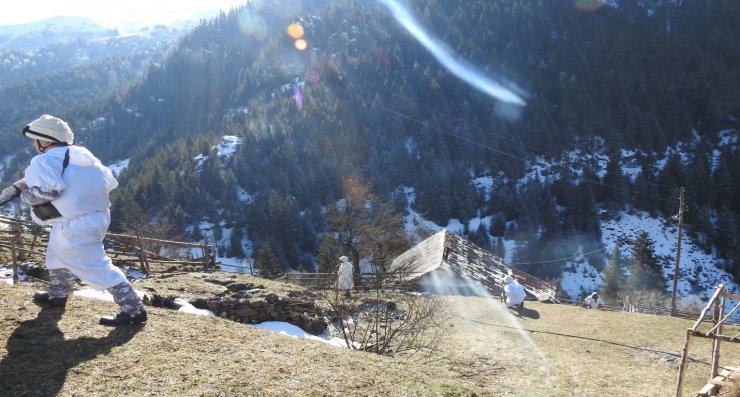 Gümüşhane'de yayla evleri didik didik aranmaya devam ediliyor