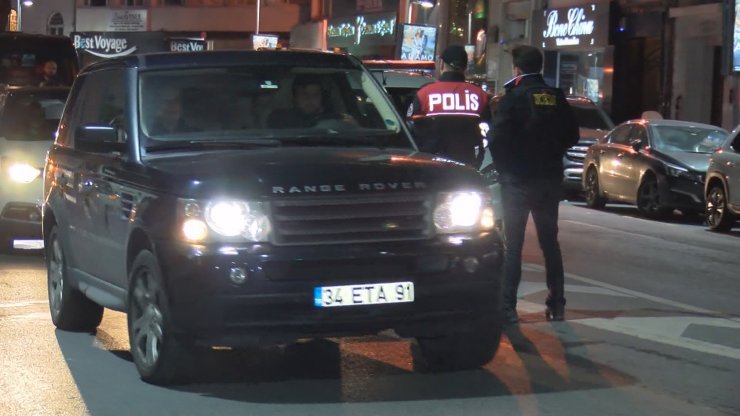 İstanbul'da 'Yeditepe Huzur' denetimi "Şüpheli kişiler ve araçlar arandı."