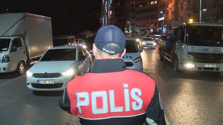 İstanbul'da 'Yeditepe Huzur' denetimi "Şüpheli kişiler ve araçlar arandı."