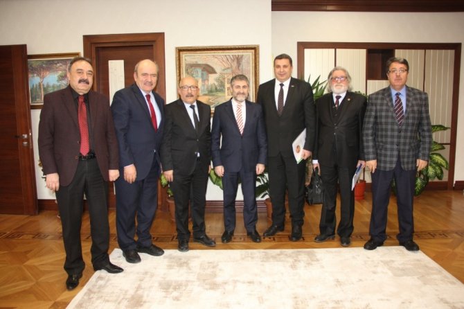 Matbaacılar Federasyonu yönetimi Hazine ve Maliye Bakan Yardımcısı Nureddin Nebati’yi ziyaret etti