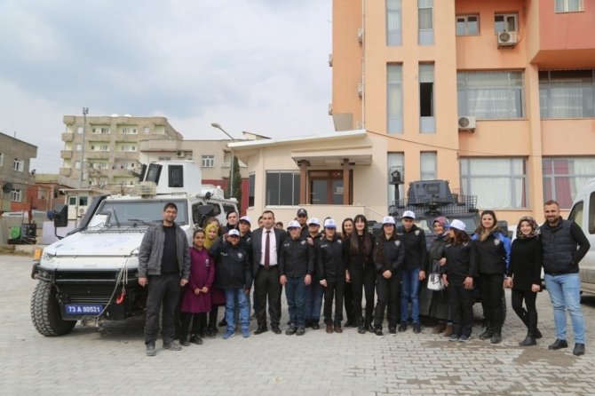 Şırnak’ta engelli öğrenciler, asker, polis ve doktor kıyafeti giyip sınıflarda öğretmenlik yaptı
