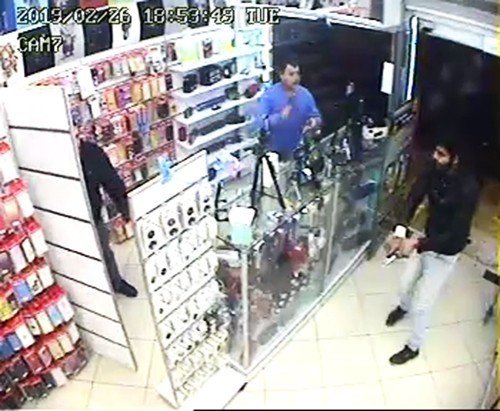 Tartıştıkları işyerini basıp ateş etmeye çalıştığı silahı tutukluk yapan saldırgan tutuklandı