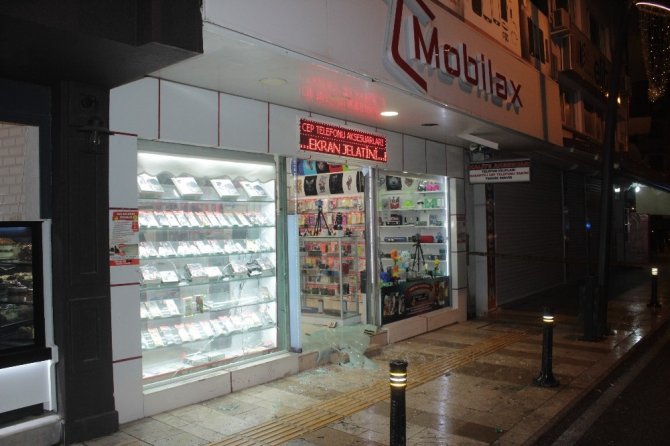 Tartıştıkları işyerini basıp ateş etmeye çalıştığı silahı tutukluk yapan saldırgan tutuklandı