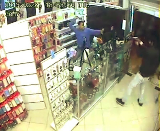 Tartıştıkları işyerini basıp ateş etmeye çalıştığı silahı tutukluk yapan saldırgan tutuklandı