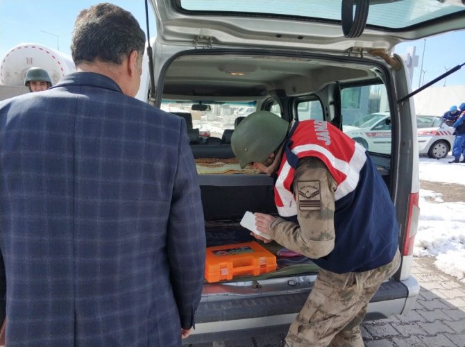 Van İl Jandarma Komutanlığı ekiplerinden şafak operasyonu