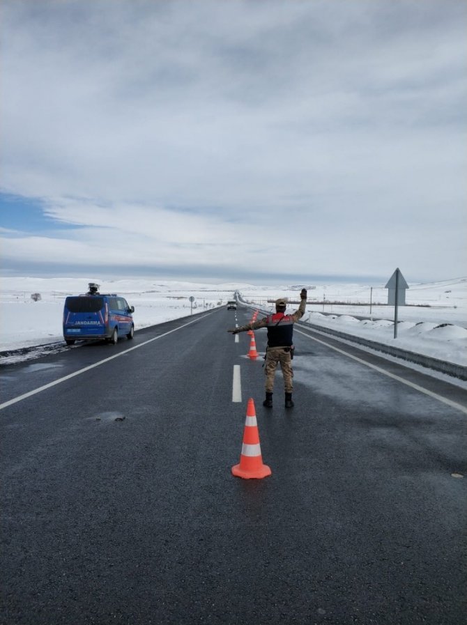Van İl Jandarma Komutanlığı ekiplerinden şafak operasyonu