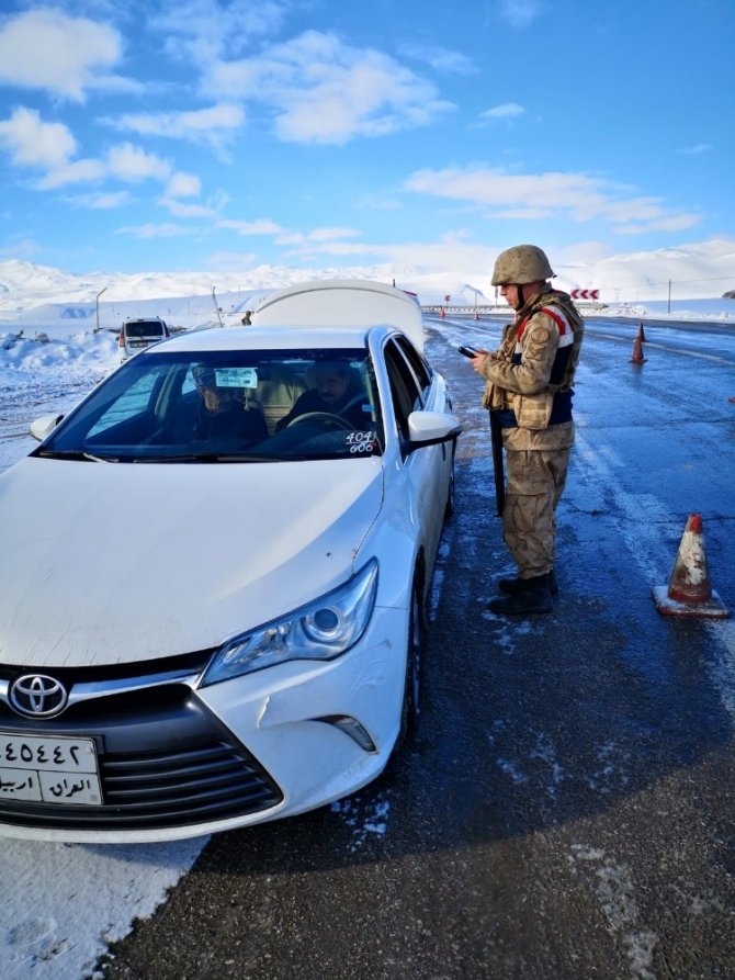 Van İl Jandarma Komutanlığı ekiplerinden şafak operasyonu