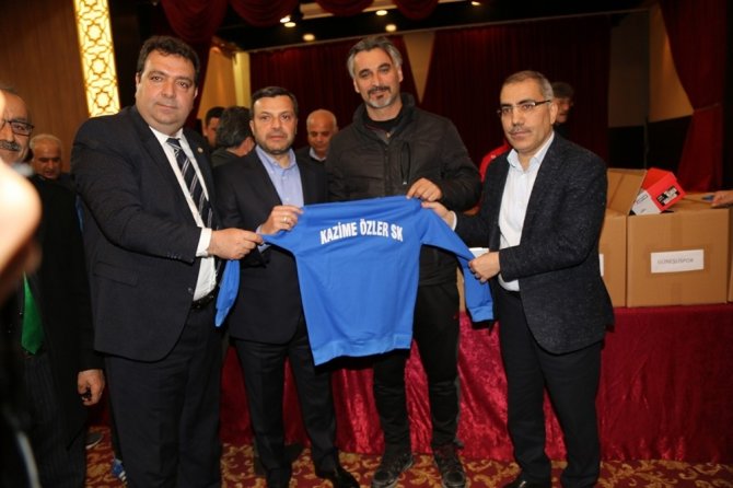 Yüreğir Belediyesinden Amatör spor kulüplerine malzeme yardımı