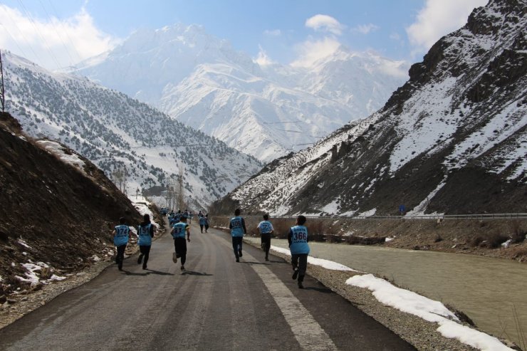 Zap Vadisi'nde İl Birinciliği Kros Yarışması düzenlendi.