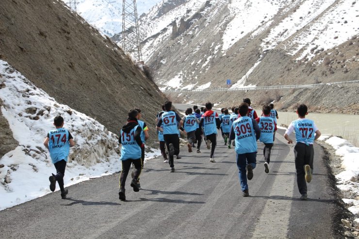 Zap Vadisi'nde İl Birinciliği Kros Yarışması düzenlendi.