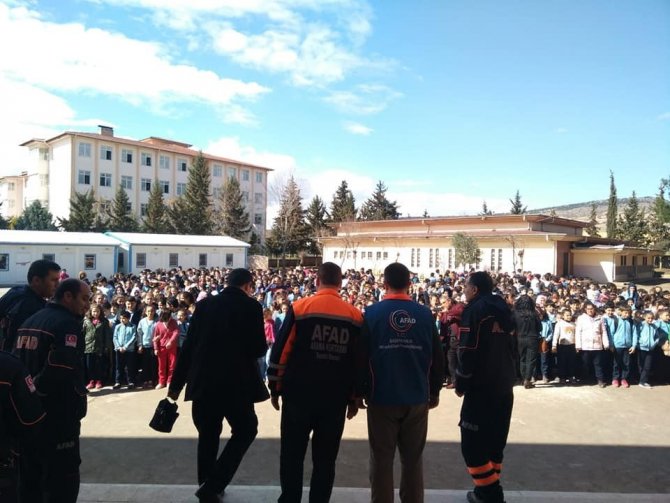 AFAD’dan öğrencilere Deprem ve Yangın Teorik Eğitimi