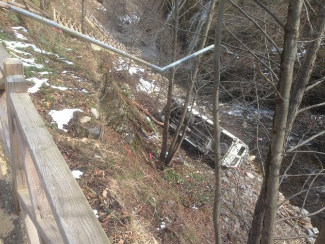 Giresun’da öğrencileri taşıyan araç kaza yaptı: 12 kişi yaralandı