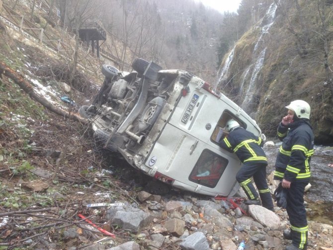 Giresun’da öğrencileri taşıyan araç kaza yaptı: 12 kişi yaralandı