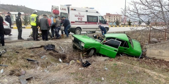 Karabük'ün Eskipazar ilçesinde kontrolden çıkan otomobil su kanalına uçtu.