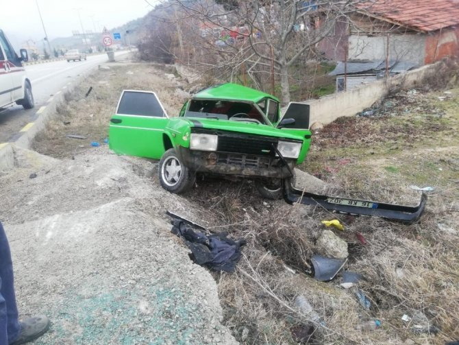 Karabük'ün Eskipazar ilçesinde kontrolden çıkan otomobil su kanalına uçtu.