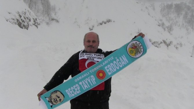 Türkiye’nin Gürcistan sınırındaki Artvin’in Macahel bölgesinde kar yağışı hayatı olumsuz etkiliyor