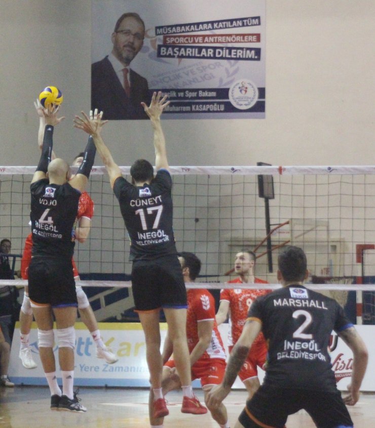 Voleybol: Efeler Ligi "İnegöl Belediyespor: 3 - Ziraat Bankası: 1"
