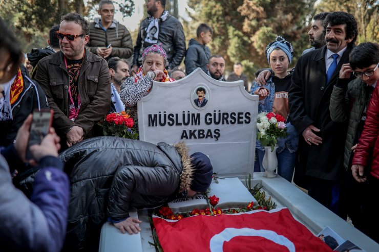 ARABESK müziğin unutulmaz ismi Müslüm Gürses kabri başında anıldı