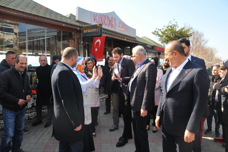 Mevlüt Uysal, turizmci ve ihracatçı iş insanları ile bir araya geldi