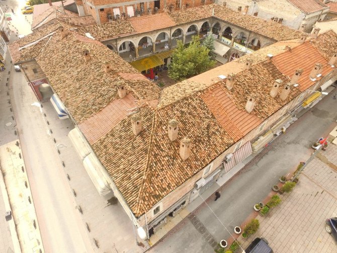 Babaş, Kasaplar Hali ve Aşirefendi Hanı cephe iyileştirme projelerini anlattı