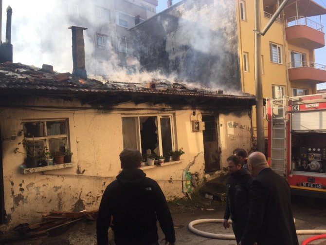 Bursa'da sobalı bir evde yangın çıktı. Yangında can kaybı yaşanmadı