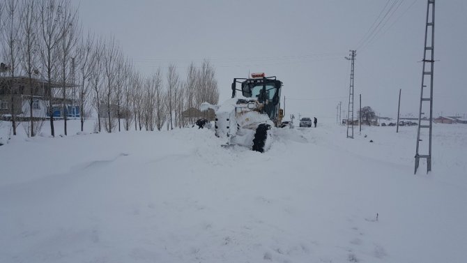 Iğdır’da kar yağışı "kar yağışı 8 köy yolunu ulaşıma kapattı"
