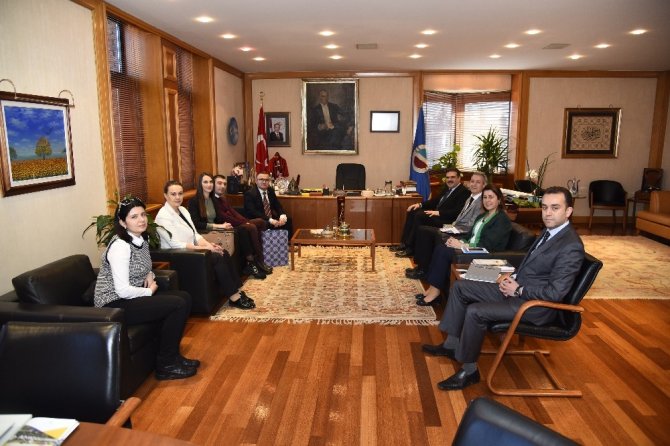 Anadolu Üniversitesi Rektörü Prof. Dr Şafak Rektör Çomaklı'ya ziyaretler sürüyor.