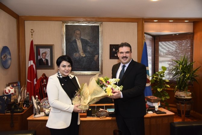 Anadolu Üniversitesi Rektörü Prof. Dr Şafak Rektör Çomaklı'ya ziyaretler sürüyor.