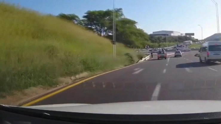 Bir işçi Seyir halindeki kamyonetin kasasından düştü