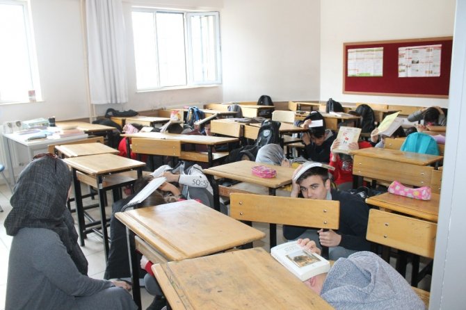 Birinci derece deprem bölgesinde olan Çankırı'da Deprem tatbikatı gerçeğini aratmadı