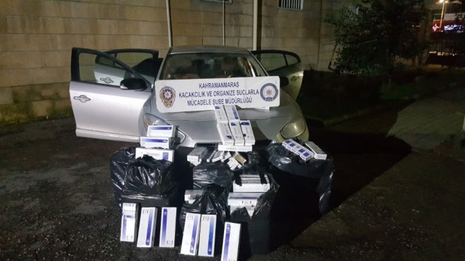Kahramanmaraş'ta Polisten kaçan otomobilden kaçak sigara çıktı