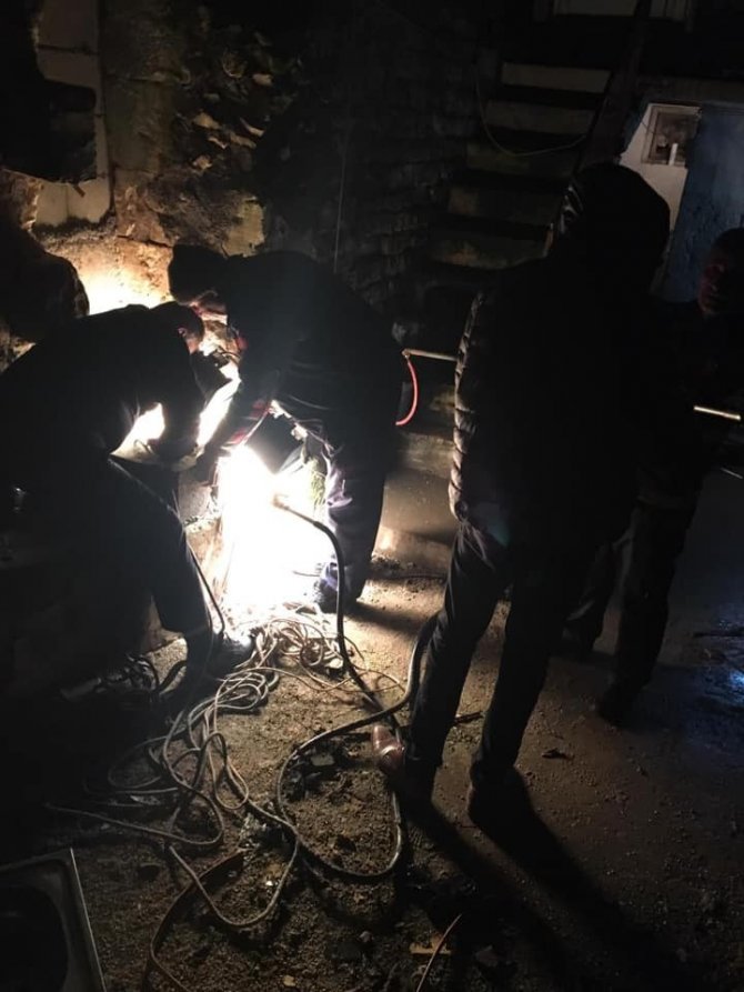 Kilis'te, kuyuya düşen köpek itfaiye ekipleri tarafından kuyudan çıkarıldı.