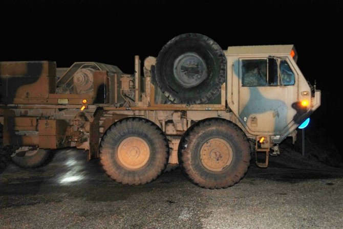 Suriye sınırına askeri sevkiyat "araç konvoyu Hatay'dan geçerek sınıra ulaştı"