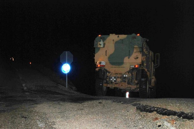 Suriye sınırına askeri sevkiyat "araç konvoyu Hatay'dan geçerek sınıra ulaştı"