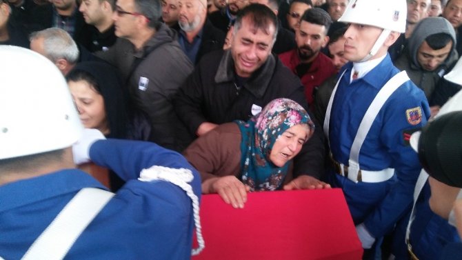 Trafik kazasında hayatını kaybeden uzman çavuş memleketi Gaziantep'te defnedildi
