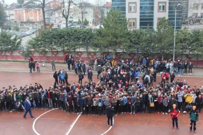 İHH Arama Kurtarma Ekipleri tarafından Anadolu İmam Hatip Lisesi'de tatbikat gerçekleştirildi.