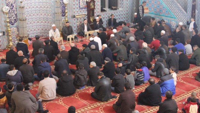 Üç ayların başlangıcı olarak kabul edilen Regaip Kandili, Siirt'te dualarla idrak edildi.