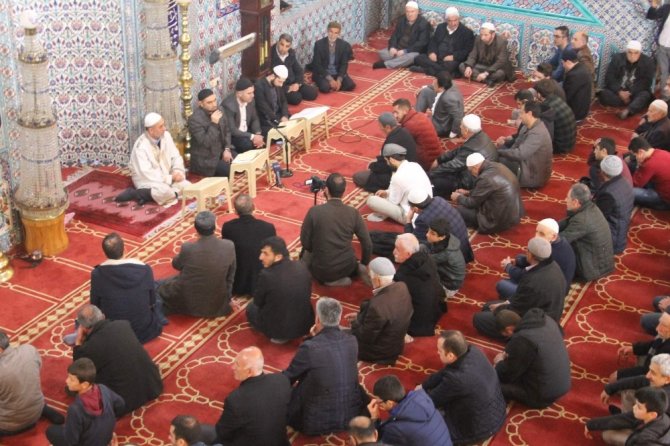 Üç ayların başlangıcı olarak kabul edilen Regaip Kandili, Siirt'te dualarla idrak edildi.