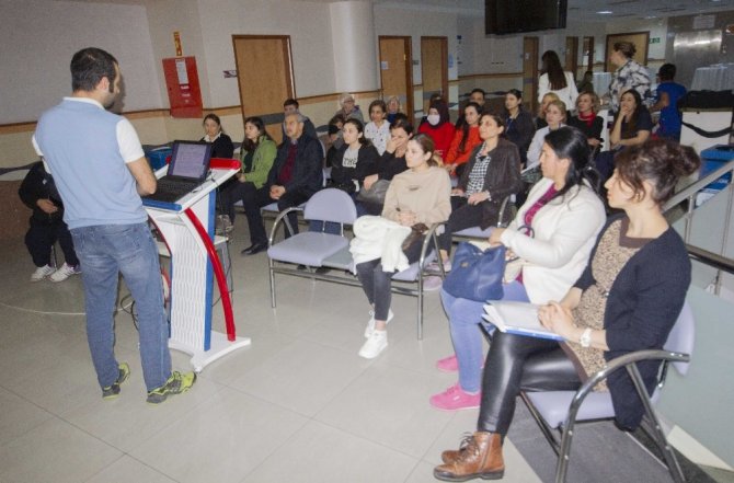 Uzm. Dr. Özdağ: “yoksulluk içinde yaşayan insanların yüzde 70’i kadın”