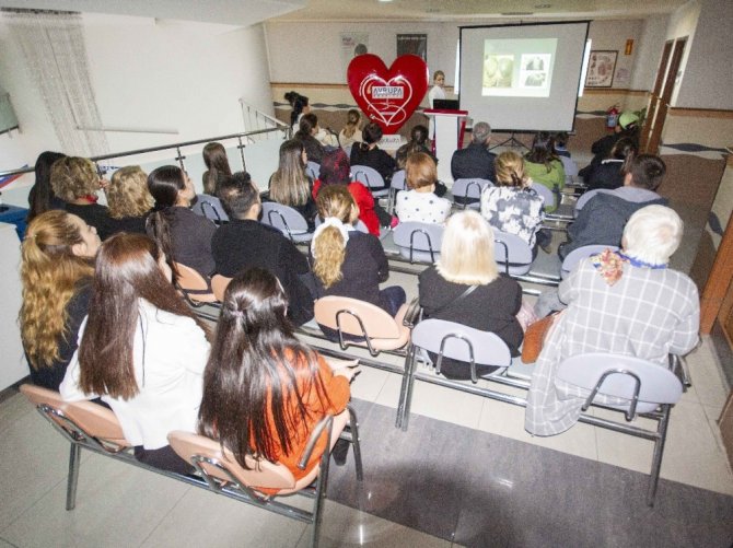 Uzm. Dr. Özdağ: “yoksulluk içinde yaşayan insanların yüzde 70’i kadın”