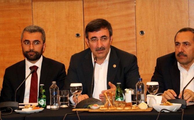 AK Parti Genel Başkan Yardımcısı Yılmaz: "Birbirine benzemez partileri kim bir araya getiriyor?"