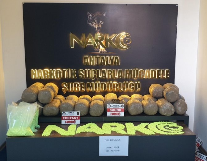 Antalya’da uyuşturucu operasyonu "30.000 adet ecstasy hap ve 66 adet captagon hap ele geçirildi"
