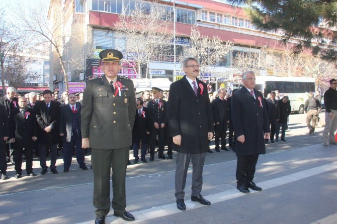 Bingöl'de Çanakkale Zaferi ve Şehitler Anma Günü nedeniyle tören düzenlendi.