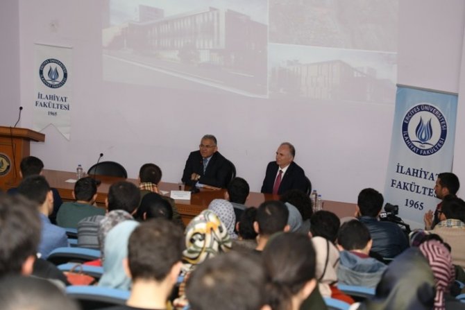 Memduh Büyükkılıç:"Gençlik Başkanı ile Buluşuyor" programın konuğu olarak öğrenciler ile sohbet etti